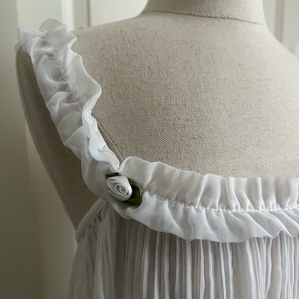 Victoria's Secret White Pleated Dress - Picture 4 of 7